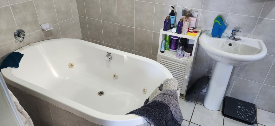 4 Bedroom Property for Sale in Dana Bay Western Cape